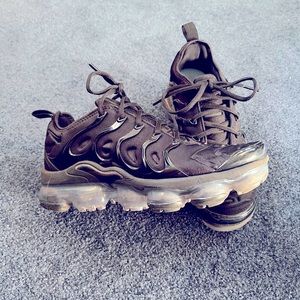 Nike Air VaporMax Plus (W).